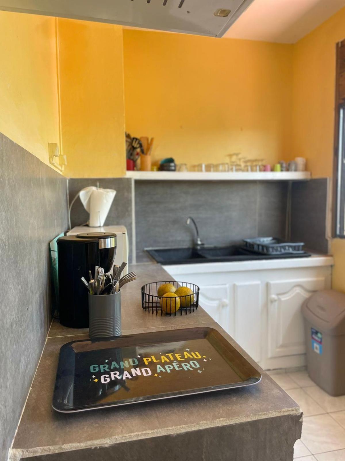 Appartement Tout Confort Sainte-Anne  Bagian luar foto