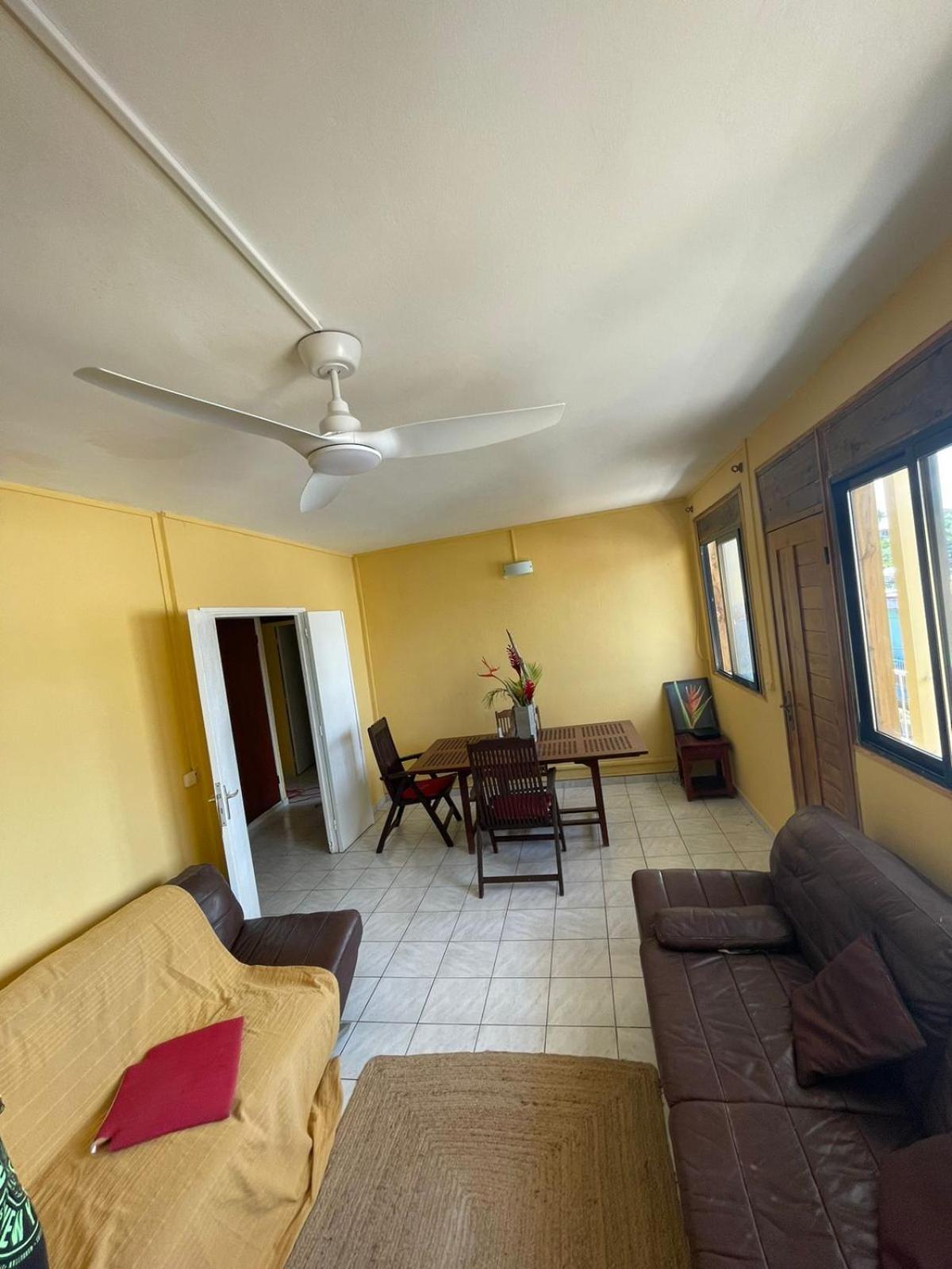 Appartement Tout Confort Sainte-Anne  Bagian luar foto