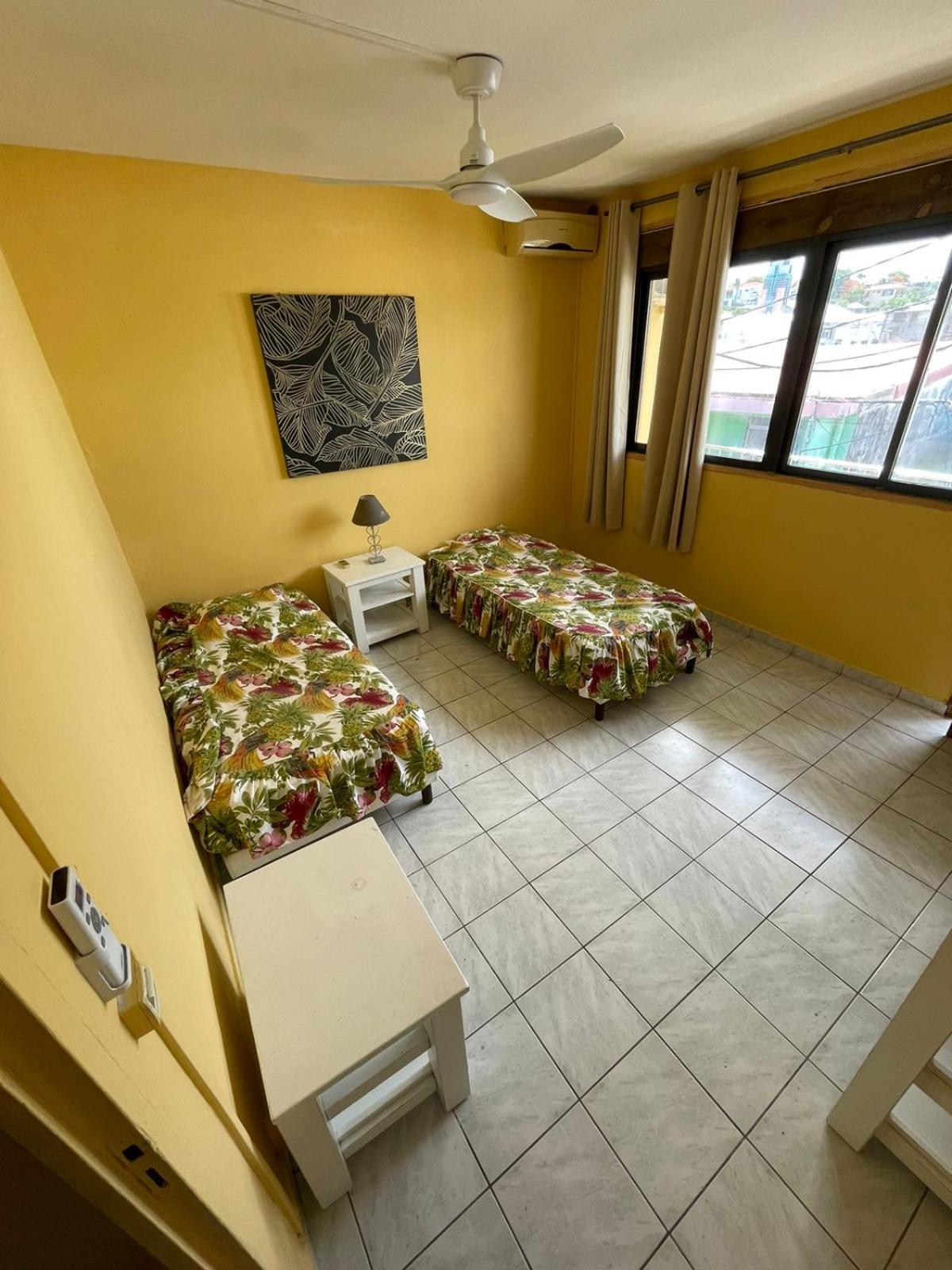 Appartement Tout Confort Sainte-Anne  Bagian luar foto